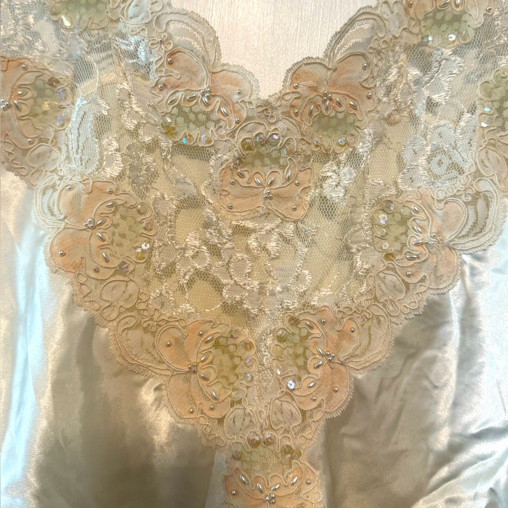 BOGO🔥🌞Vintage Victoria Secret Elegant Cream Lace Camisole - Picture 2 of 5